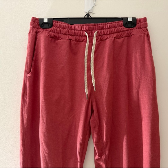 Vuori Performance Joggers in Sierra Heather Pink Red Size Medium DreamKnit - Picture 4 of 16